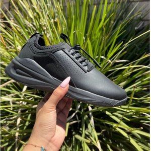 Clove Womens Healthcare All Black Sneaker Sz 8.5